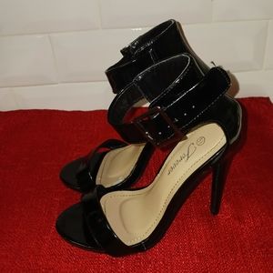 Forever Black Platform Heels Size 5.5